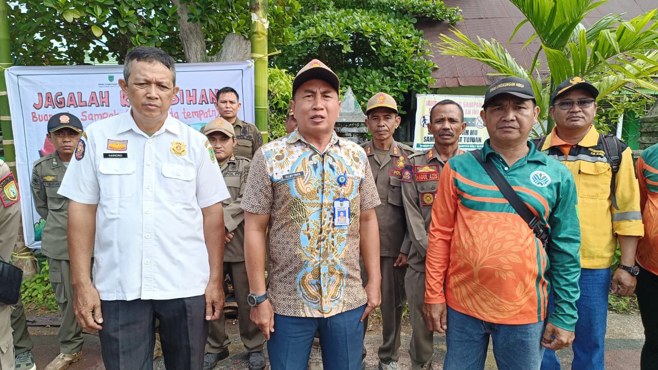 PATROLI SAMPAH DI TITIK STRATEGIS KOTA BUNTOK, DLH DAN SATPOL PP KAB. BARITO SELATAN TEGAKKAN PERDA NOMOR 2 TAHUN 2023
