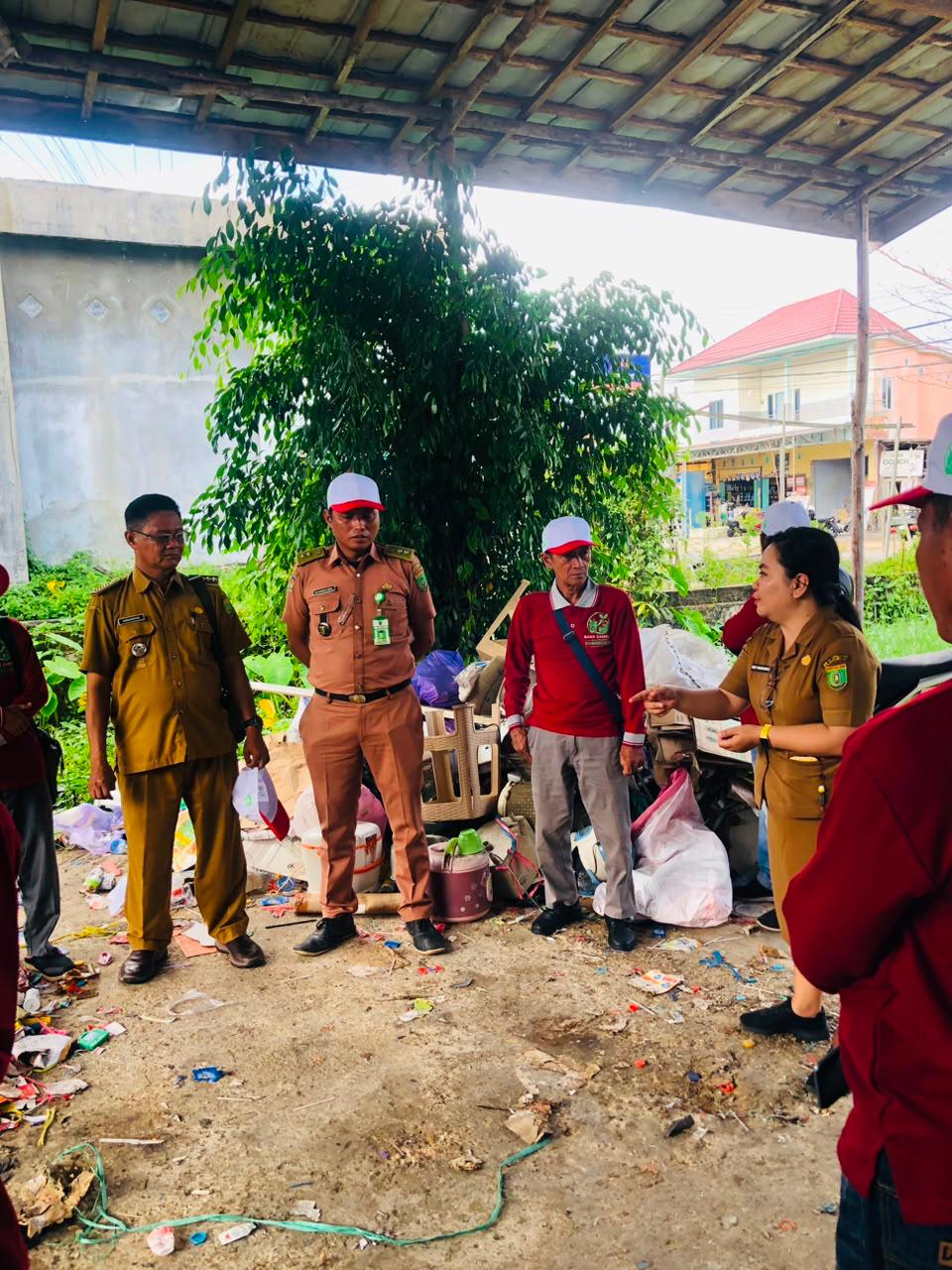 Kaji Tiru dan Pembelajaran Pengelolaan Sampah: Bank Sampah Unit Kelurahan Bangkuang Belajar ke Bank Sampah Induk dan TPS 3R